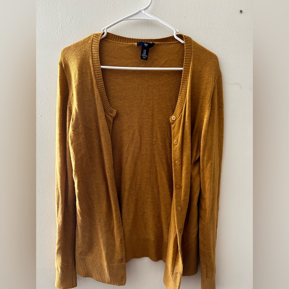 Women’s Gap butterscotch cardigan, very good condition size medium